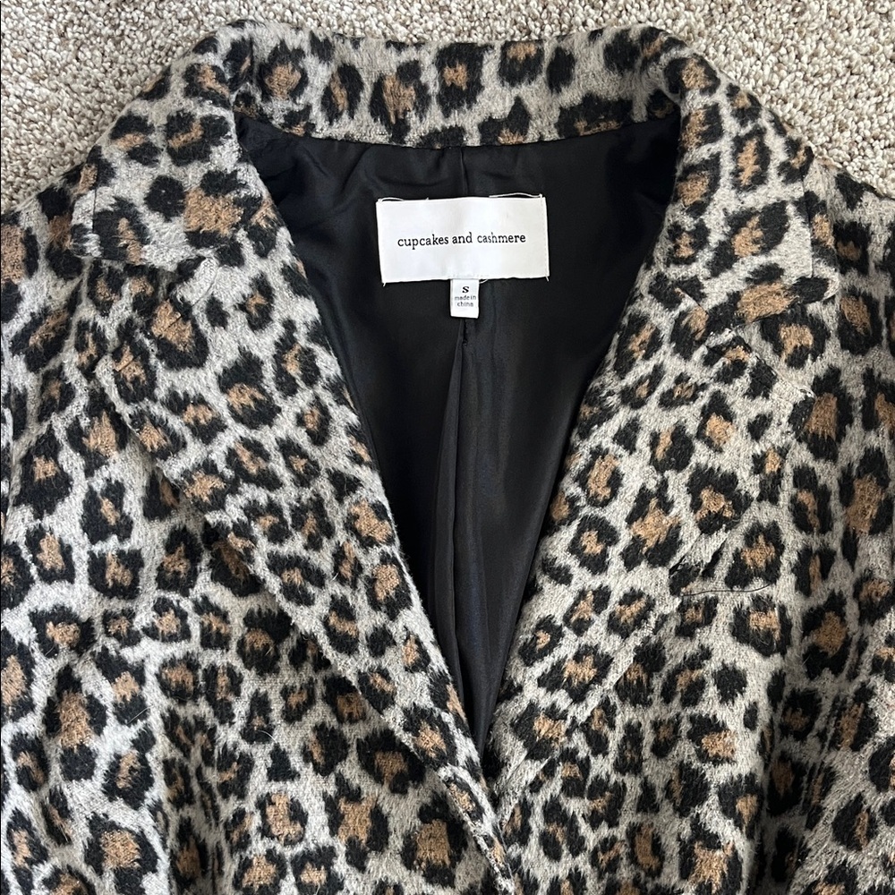 Cupcakes and Cashmere Belted Wrap - Picture 3 of 4